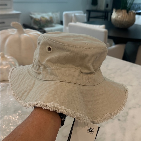 Tilley Hat - Picture 4 of 13